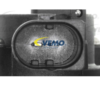 Интеркулер (охладител за въздуха на турбината) VEMO V10-60-0030 за SEAT EXEO ST (3R5) комби от 2009